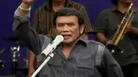 Rhoma Irama melupakan sementara kasus yang dihadapi putranya demi tampil untuk organisasi PAMMI.