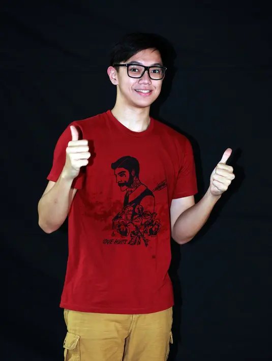 Bagai buah jatuh tak jauh dari pohonnya Brandon pun menjalani karir yg kurang lebih sama seperti Ayahnya, Ferry Salim, di dunia film. (Deki Prayoga/Bintang.com)