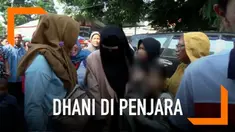 Mulan dan kedua anaknya mengunjungi Ahmad Dhani di rutan Medaeng, Jawa Timur. Kunjungan untuk membicarakan soal konser Dewa 19 di Surabaya.