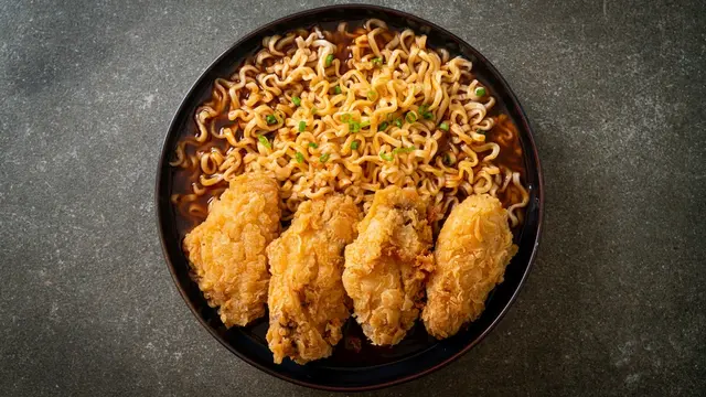 Food Hack Mie Instan Pedas Terenak yang Bisa Dicoba Sendiri, Cita Rasanya Nggak Bikin Nyesel
