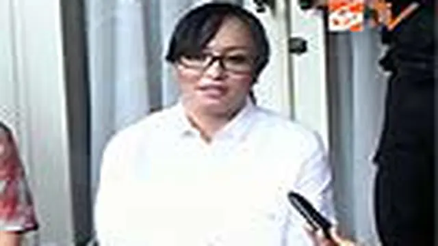 Angie Enggan Bicara Soal Kasus Hukumnya