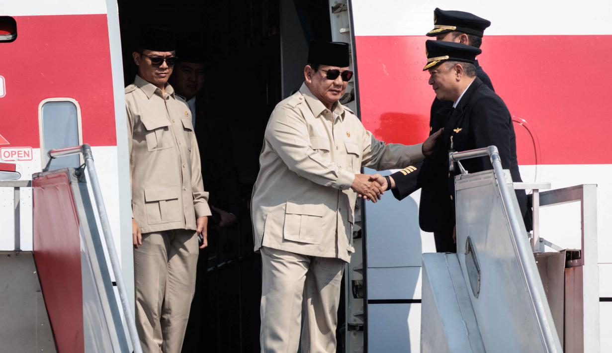 Presiden Prabowo Subianto kembali ke Tanah Air setelah menghadiri Konferensi Tingkat Tinggi (KTT) Perdamaian Gaza di Mesir. (YASUYOSHI CHIBA/AFP)