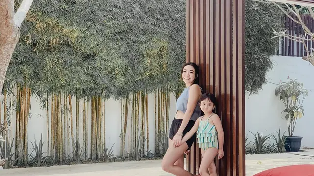 6 Potret Liburan Gisella Anastasia dan Gempi, Kompak Bak Kakak Adik