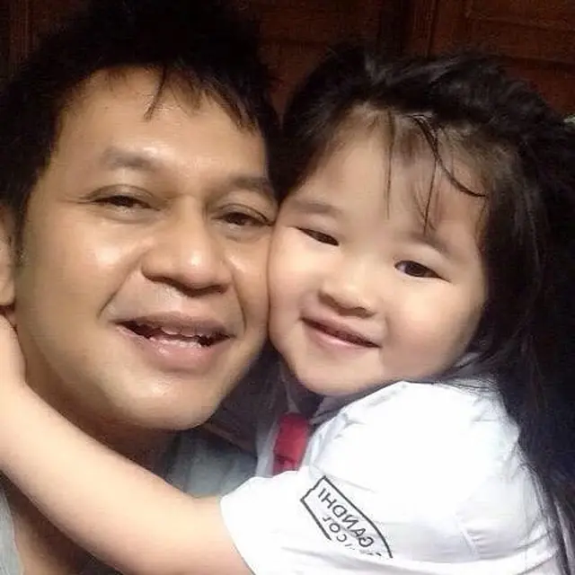 6 Potret Kenangan Hilman Hariwijaya dan Putrinya, Sosok Ayah Penyayang