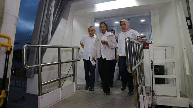 Menteri BUMN Rini Soemarno mengunjungi Dermaga Eksekutif Merak dan Bakauheni milik PT ASDP Indonesia Ferry (Persero).