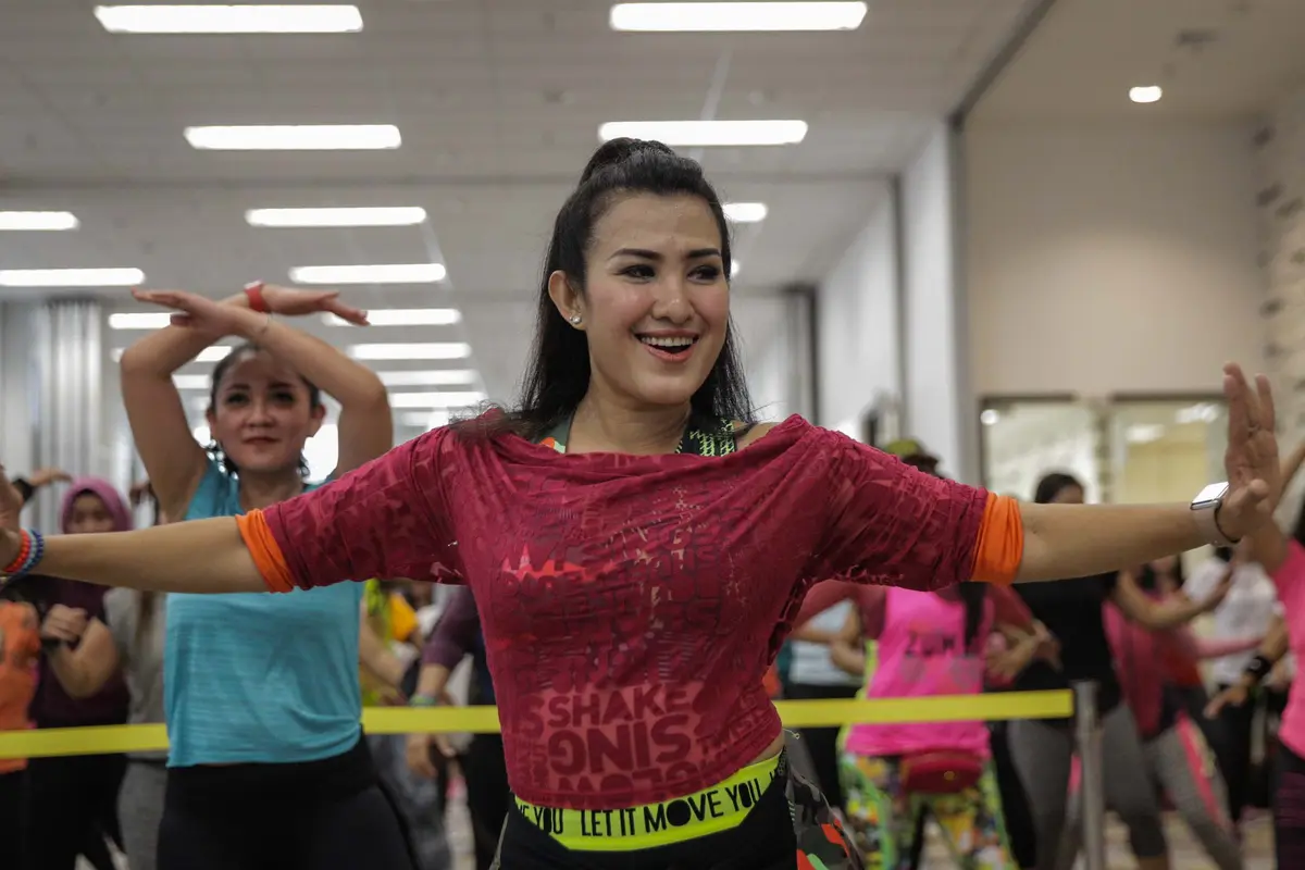 Seksinya Liza Natalia saat menjadi Istruktur Zumba