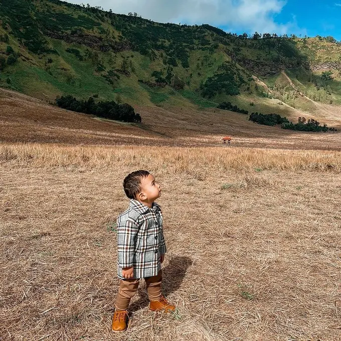 Ukkayasa berwisata ke Gunung Bromo. (Foto: Instagram/zaskiasungkar15)