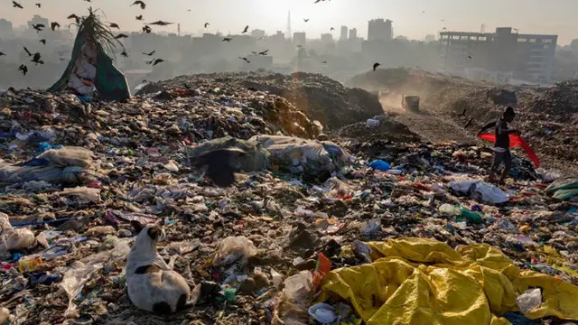 Tak hanya di Indonesia, penumpukan sampah plastik juga terjadi di beberapa negara di dunia.