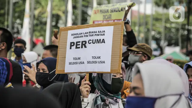 Demo Orang Tua Murid di Balai Kota Jakarta