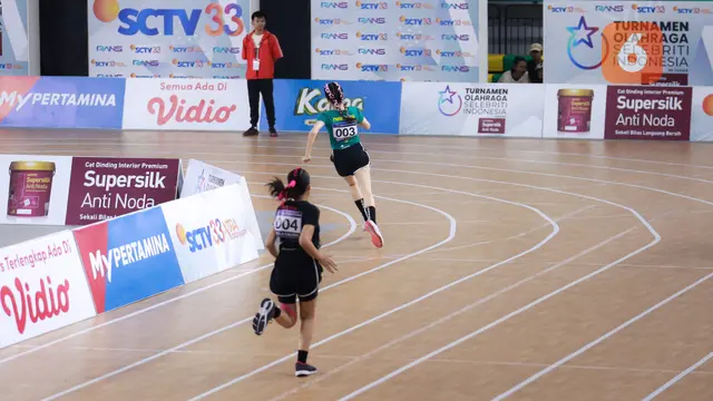 Foto: Gesit dan Menawan, Cinta Laura Tercepat di Lari 100 Meter Putri Turnamen Olahraga Selebriti Indonesia