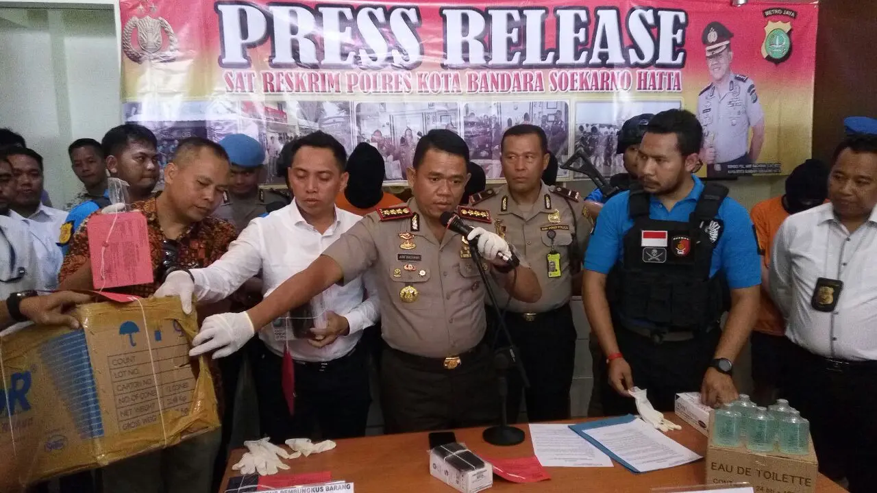 Pencuri Paket Bandara