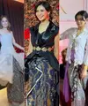 Artis Tampil Berkain hingga Berkebaya dengan Gaya Modern saat Nonton Perdana Gadis Kretek. [Instagram]