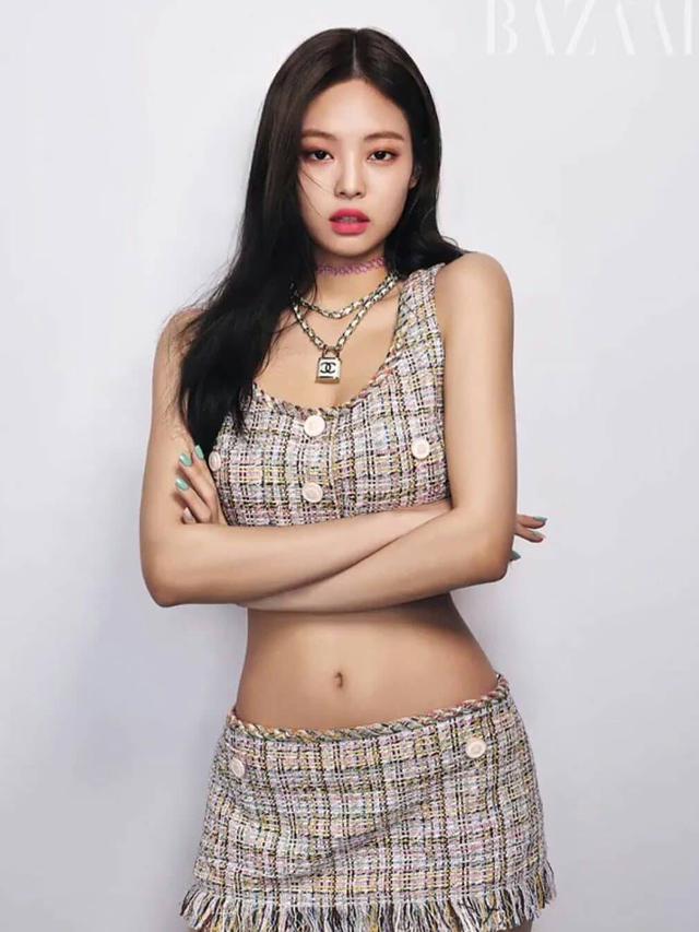 [Bintang] 8 Foto Penampilan Jennie Blackpink yang Glamor