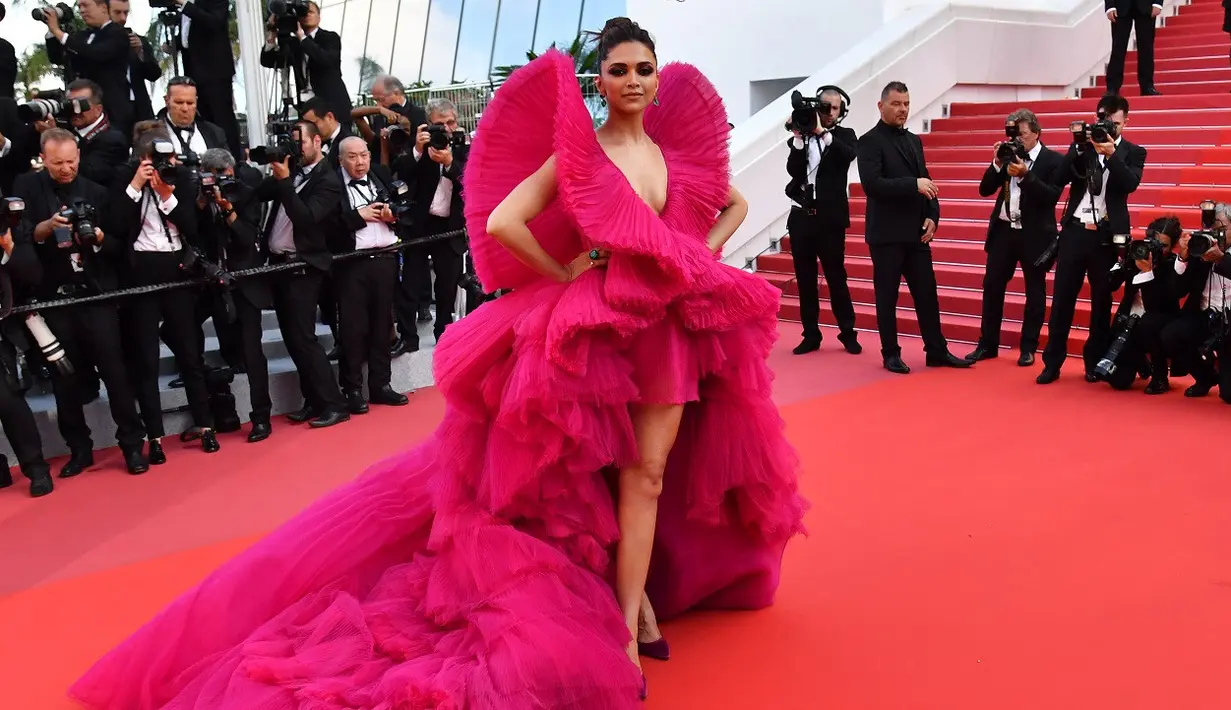 Deepika Padukone merupakan salah satu artis Bollywood yang mempunyai bentuk badan yang seksi. Tak hanya di Bollywood, kepopulerannya juga sampai di Hollywood. (AFP/Alberto PIZZOLI)