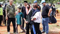 Pemakaman aktor sinetron Iqbal Pakula di TPU Menteng Pulo, Jakarta Selatan, Selasa (25/4/2023). (Dok. via M. Altaf Jauhar)