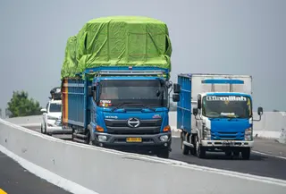 Kementerian Perhubungan (Kemenhub) melarang truk sumbu tiga ke atas lewat jalan tol hingga jalan arteri pada waktu tertentu. (Foto: Kemenhub)