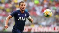 5. Harry Kane (Tottenham Hotspur/Inggris) - Striker. (AFP/Christof Stache)