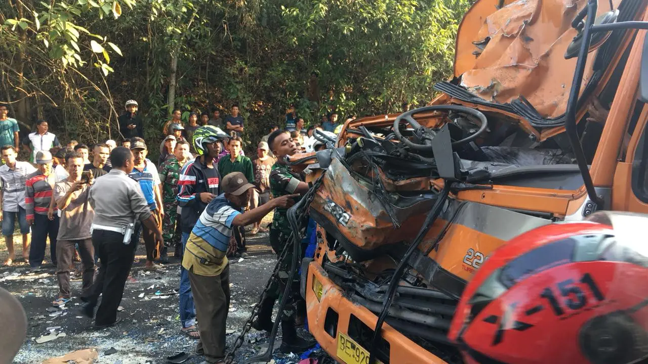 Penampakan horornya kecelakaan bus di Lampung yang tewaskan 8 penumpang