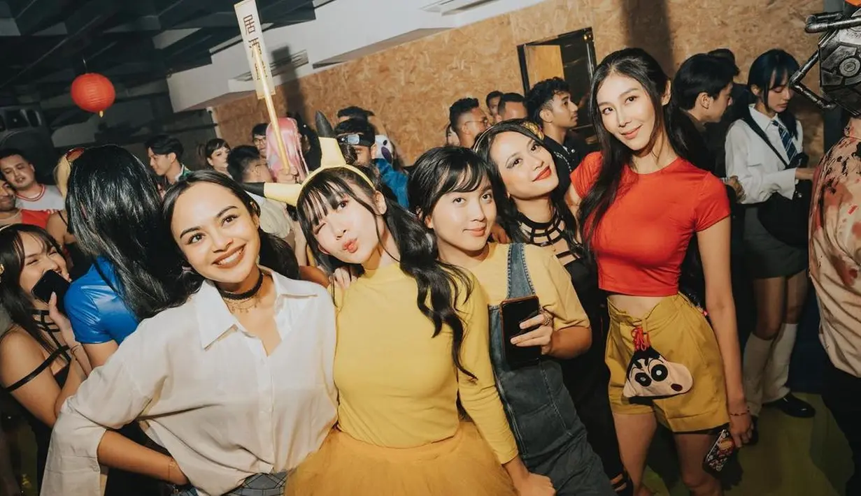 Beda dari Verrell yang pilih karakter One Piece, Febby tampil lucu sebagai Pikachu. [Instagram @febbies_love]