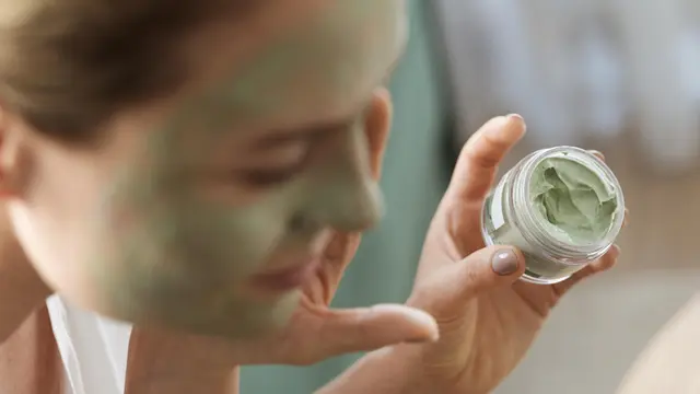 2. Pastikan Formulanya Mengandung Hydrating Ingredients [Dok/freepik.com]