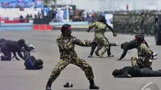 TNI memperingati hari ulang tahunnya yang ke-69 pada 7 Oktober 2014 di Surabaya (Liputan6.com/Johan Tallo)