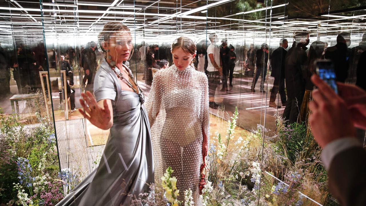 FOTO: Gelaran Paris Fashion Week di Tengah Pandemi COVID-19