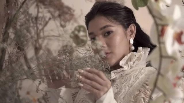 6 Pemotretan Naysila Mirdad Kenakan Gaun Putih, Memesona Bak Ratu