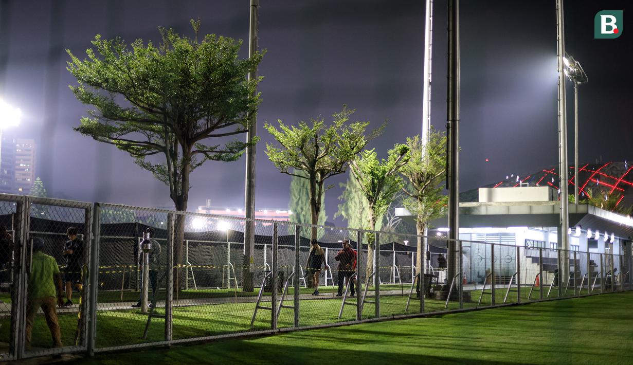 <p>Pemain Timnas Jepang, Wataru Endo meninggalkan tempat latihan menjelang laga lanjutan putaran ketiga Kualifikasi Piala Dunia 2026 melawan Timnas Indonesia di Lapangan A, Kompleks Stadion Utama Gelora Bung Karno (SUGBK), Senayan, Jakarta, Rabu (13/11/2024). (Bola.com/Bagaskara Lazuardi)</p>