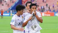 Striker Persik Kediri, M. Khanafi, yang dijuluki Raja Tarkam Kediri, memborong dua gol ke gawang RANS Nusantara FC dalam kemenangan 5-1 pada laga pekan ke-26 BRI Liga 1 2022/2023 di Stadion Brawijaya, Kediri, Kamis (23/2/2023). (Bola.com/Gatot Sumitro)