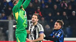 Hingga akhir pertandingan, kedua tim harus puas bermain imbang 1-1. (Isabella BONOTTO/AFP)