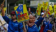 Buruh dari berbagai aliansi melakukan aksi damai dalam rangka Hari Buruh Internasional di Bundaran HI, Jakarta, Rabu (1/5/2024). (Liputan6.com/Angga Yuniar)