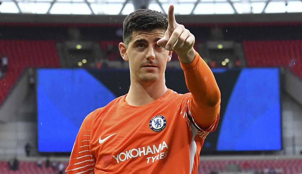 Thibaut Courtois. Kiper ini didatangkan Chelsea dari KRC Genk pada awal 2011/2012 senilai 8,95 juta euro dan langsung dipinjamkan ke Atletico Madrid selama 3 musim. Usai itu ia memperkuat Chelsea selama 4 musim. Awal 2018/2019 ia dilepas ke Real Madrid dengan nilai 35 juta euro. (AFP/Ben Stansall)