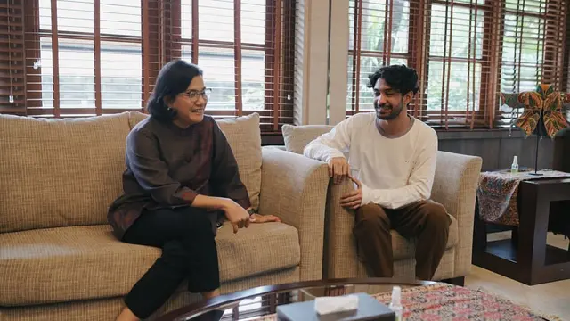 Sri Mulyani dan Reza Rahadian. (Foto: Dok. Instagram @smindrawati)
