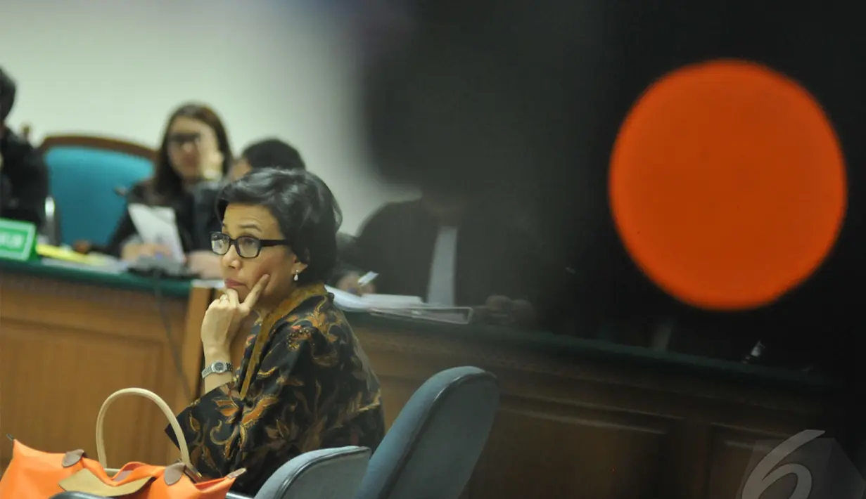 Sri Mulyani menjadi saksi untuk terdakwa Budi Mulya terkait kasus dugaan korupsi pemberian Fasilitas Pendanaan Jangka Pendek (FPJP) dan penetapan Bank Century sebagai bank gagal berdampak sistemik, Jumat (2/5/2014) (Liputan6.com/Johan Tallo).