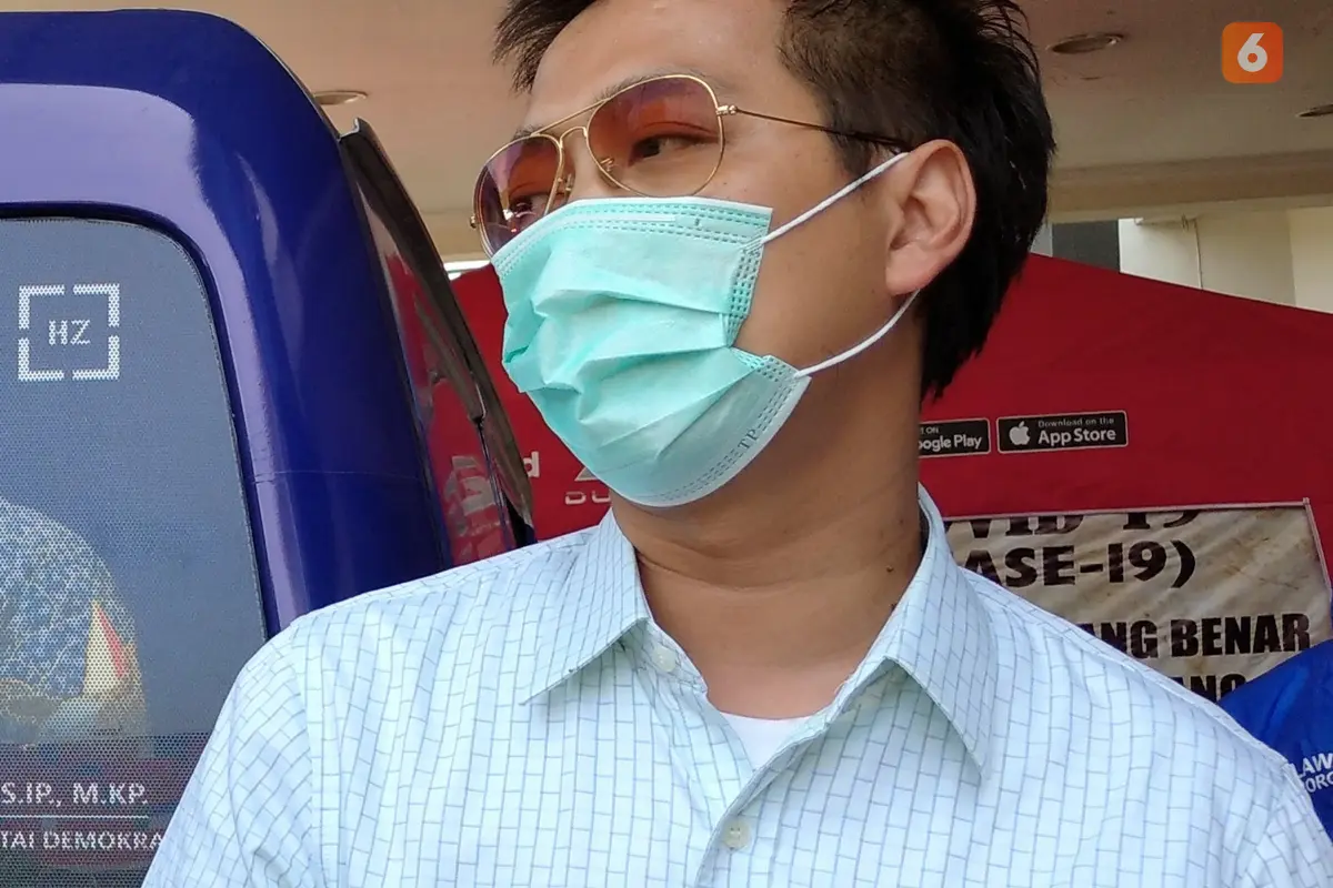 Dr Farhat Suryaningrat