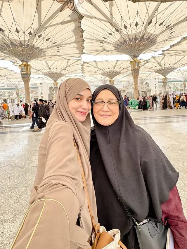 Sederet selebritis tanah air berkesempatan ibadah umrah di bulan Ramadan