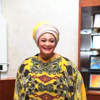 Dewasa ini anak-anak sudah semakin ‘melek’ teknologi, hal ini harusnya membuat orangtua jangan mau ketinggalan perkembangan teknologi. Dewi Hughes pun menyadari hal tersebut. (Andy Masela/Bintang.com)