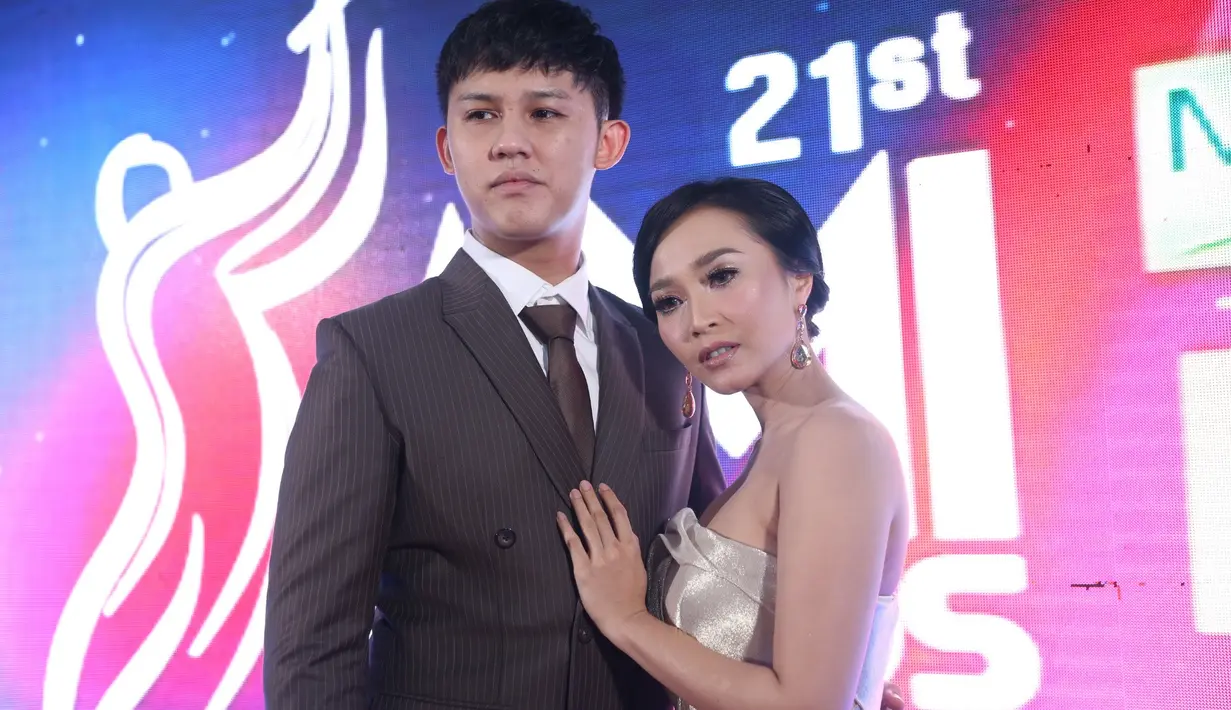 Rinni Wulandari dan Jevin Julian