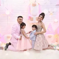 Tak hanya soal karier, kisah cinta Judika dan Duma Riris juga sempat jadi sorotan publik. Jalinan asmara pasangan ini sempat tak mendapat restu dari orangtua Duma. (Foto: instagram.com/duma_riris)