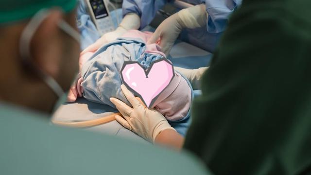 Kesha Ratuliu Melahirkan