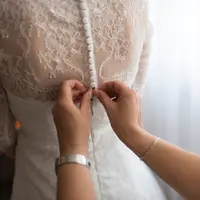 Ilustrasi gaun pengantin. (dok. pexels.com/Dmitry Zvolskiy)