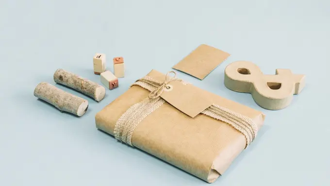 Kemasan ramah lingkungan juga sering terbuat dari bahan daur ulang atau material yang mudah terurai.