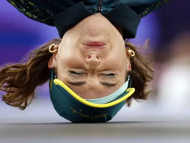 Breaker asal Australia, Rachael Gunn atau dikenal dengan Raygun atau B-Girl Raygun menjadi viral setelah aksinya di Olimpiade Paris 2024. Gerak tariannya yang tak lazim, seperti menirukan lompat kanguru, membuat juri memberinya nilai nol. Hal itu juga membuat dirinya ramai-ramai mendapatkan kritikan di dunia maya. Gerakannya dijadikan lelucon oleh para warganet.