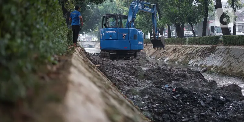 Atasi Pendangkalan, Kali Minangkabau Dikeruk