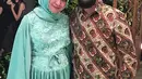 Pasca pernikahannya dengan Shireen Sungkar November 2013 silam, sedikit demi sedikit mulai ada perubahan demi mencari jalan Tuhan. Begitu juga dengan istrinya yang berpenampilan busana muslimah syar'i. (Instagram)