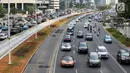 Mobil BMW i8 Roadster, i8 Coupe dan BMW i3s mengawal konvoi mobil listrik jelang jadwal pelaksanaan balap mobil listrik atau Formula E 2020 di kawasan Sudirman, Jakarta, Jumat (20/9/2019). Gubernur DKI Jakarta Anies Baswedan memimpin konvoi kendaraan listrik. (Liputan6.com/Fery Pradolo)