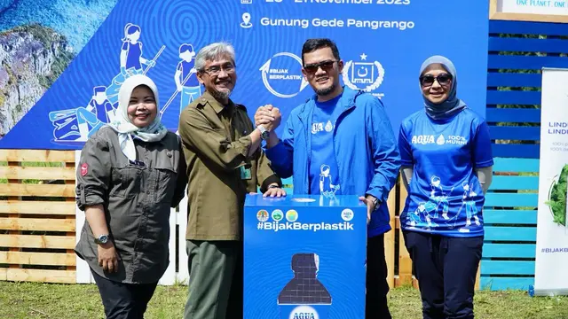 Aksi Bersih-Bersih Sampah di Gunung Gede Pangrango