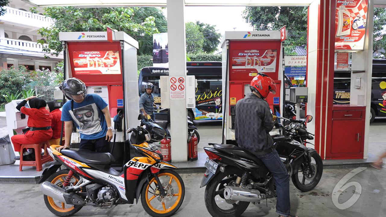  Pemerintah Turunkan Harga Premium Jadi Rp 7.600