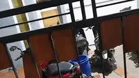 Rumah Polisi Karawang Dirusak Sekelompok Orang Bawa Senjata Tajam