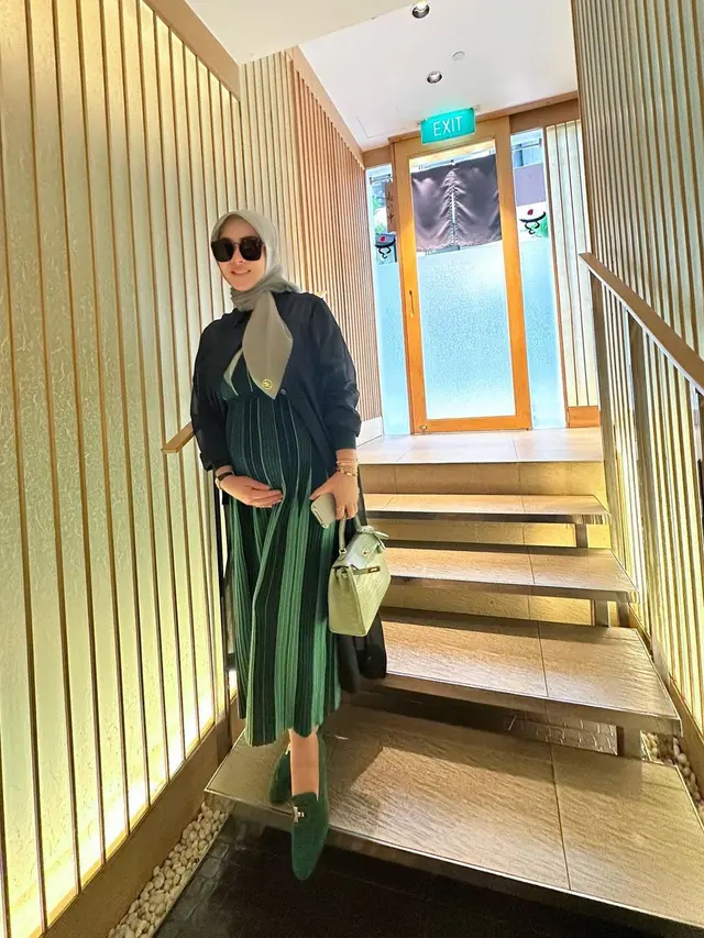 7 Potret Terbaru Syahrini yang Kini Aktif Pamer Baby Bump, Ngidam Makanan Sunda